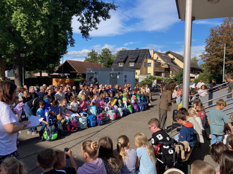 Einschulungsfeier bei Sonnenschein