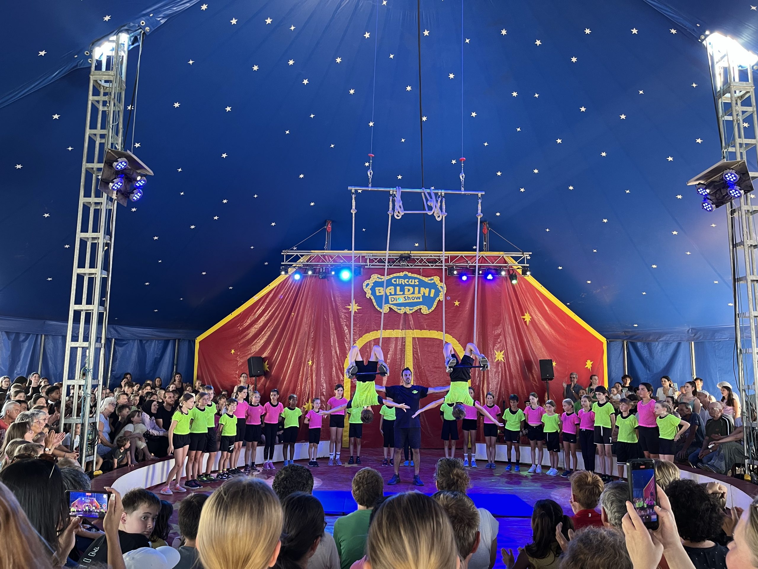 Show der Zirkus-Projektwoche